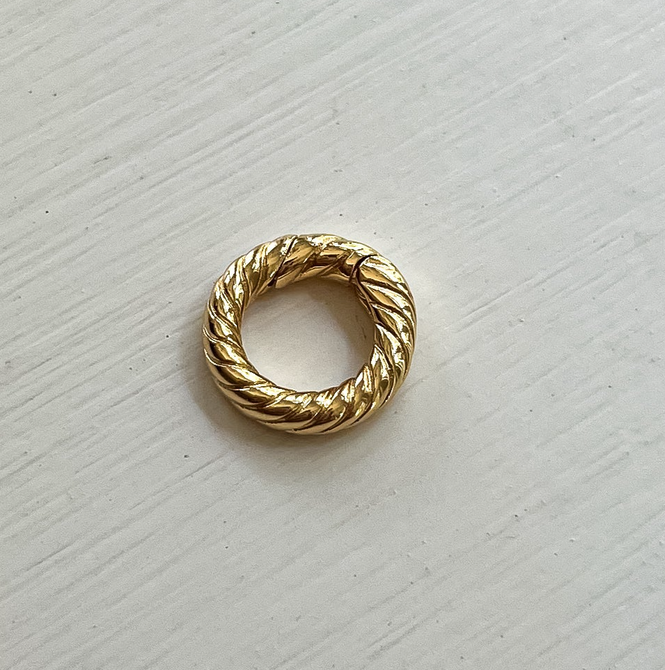 Gold Twist Clasp/Charm