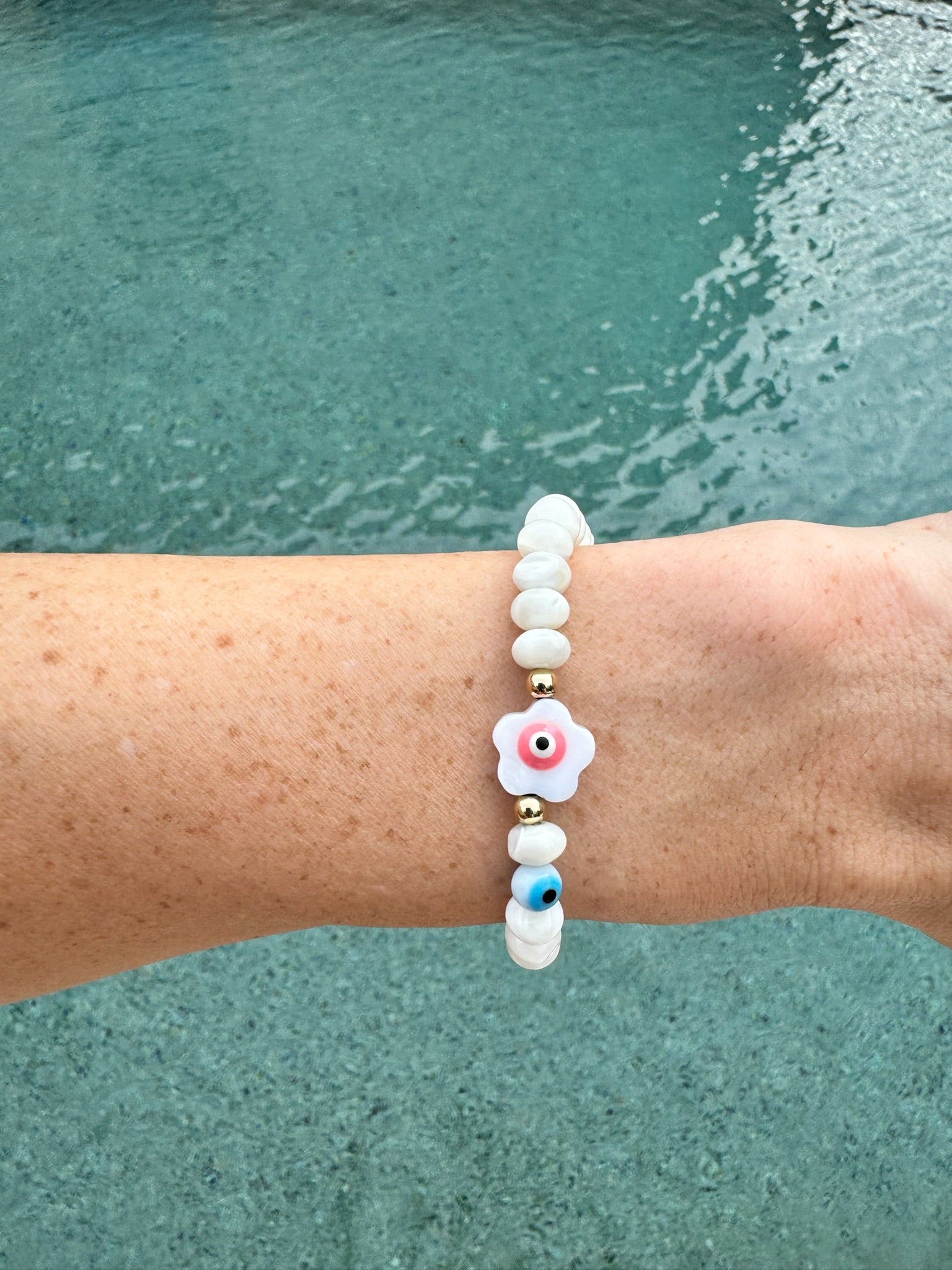 Medium MOP Double Protection Daisy Bracelet