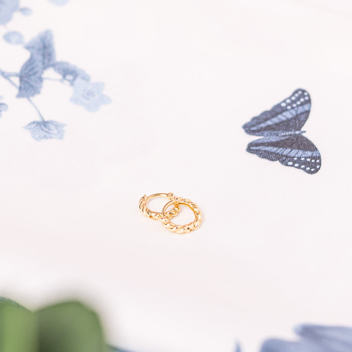 14k Simply Twisted Huggies